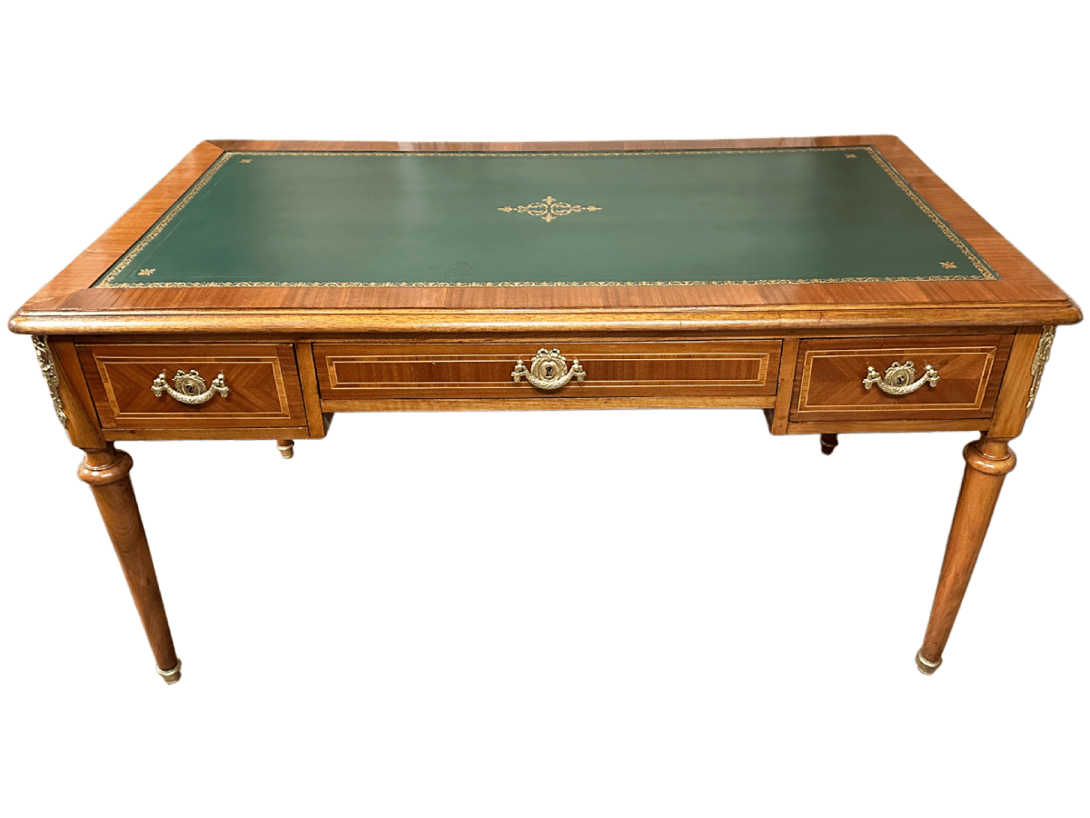 Après restauration. Bureau de style Louis XVI Après restauration. Restauration à Paris - Vincennes d'un Bureau de style Louis XVI