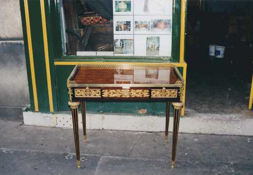 Après restauration. Bureau Louis XVI Après restauration. Bureau Louis XVI