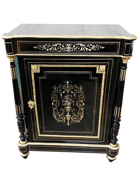 Après restauration. Meuble d'appui d'époque Napoléon III Après restauration. Meuble d'appui d'époque Napoléon III