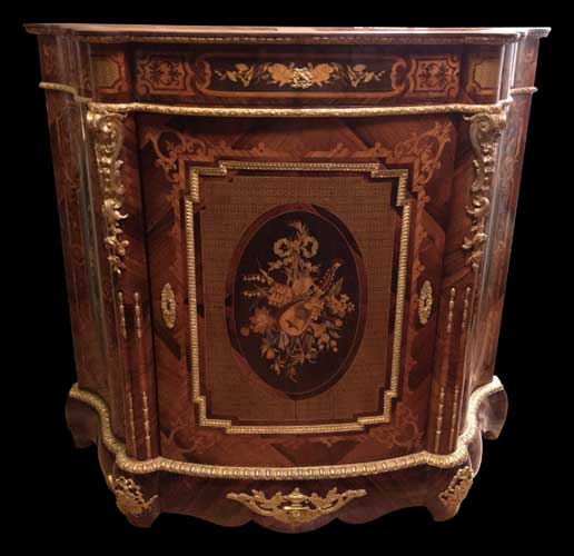 Après restauration. Meuble d'appui Napoléon III Après restauration. Meuble d'appui Napoléon III